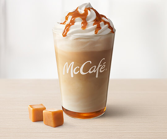 Caramel Latte Macchiato<br /> z bitą śmietanką